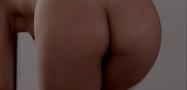 Teen masseuse rubs milf